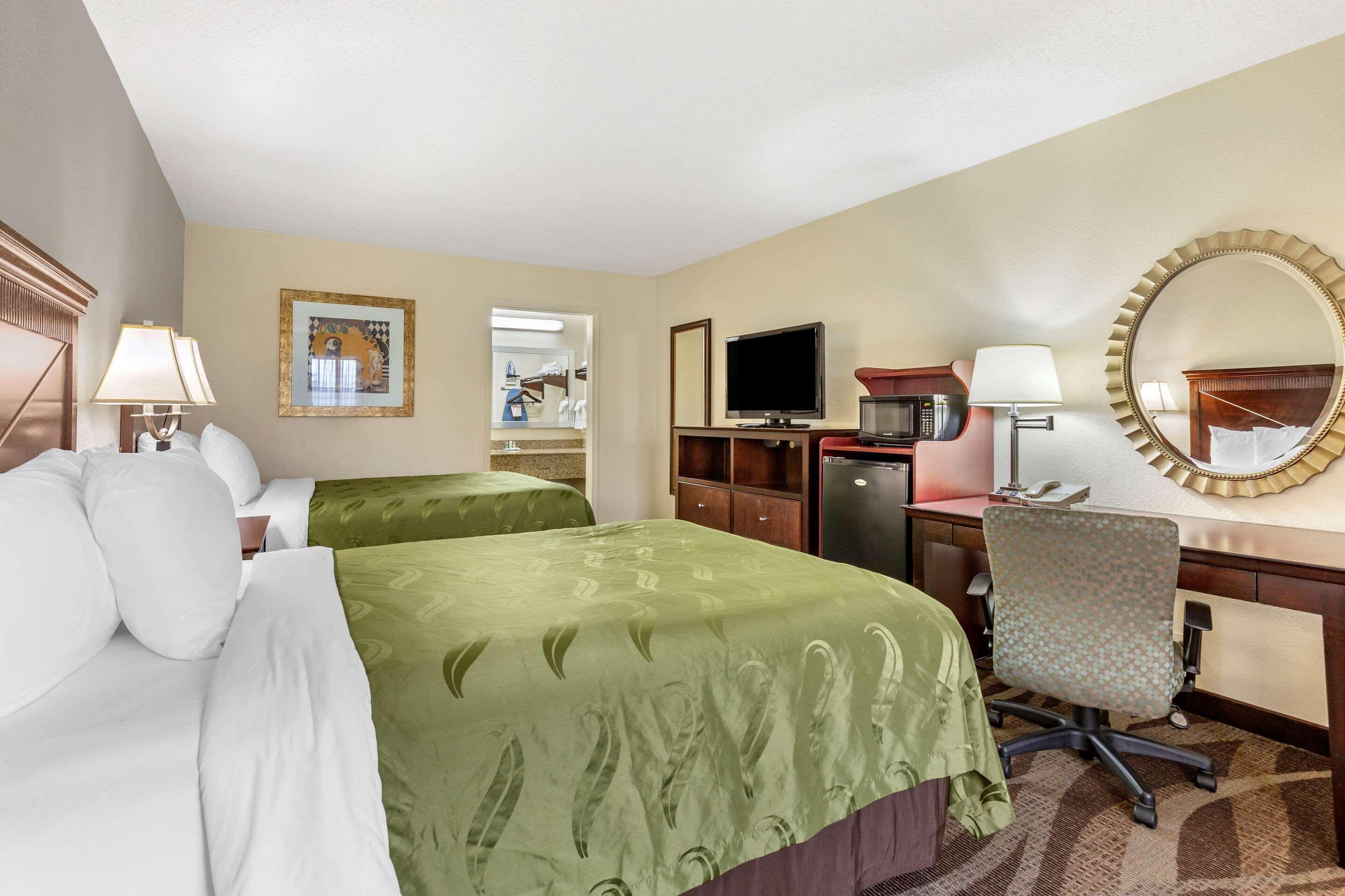 Quality Inn Windsor Mill Екстер'єр фото