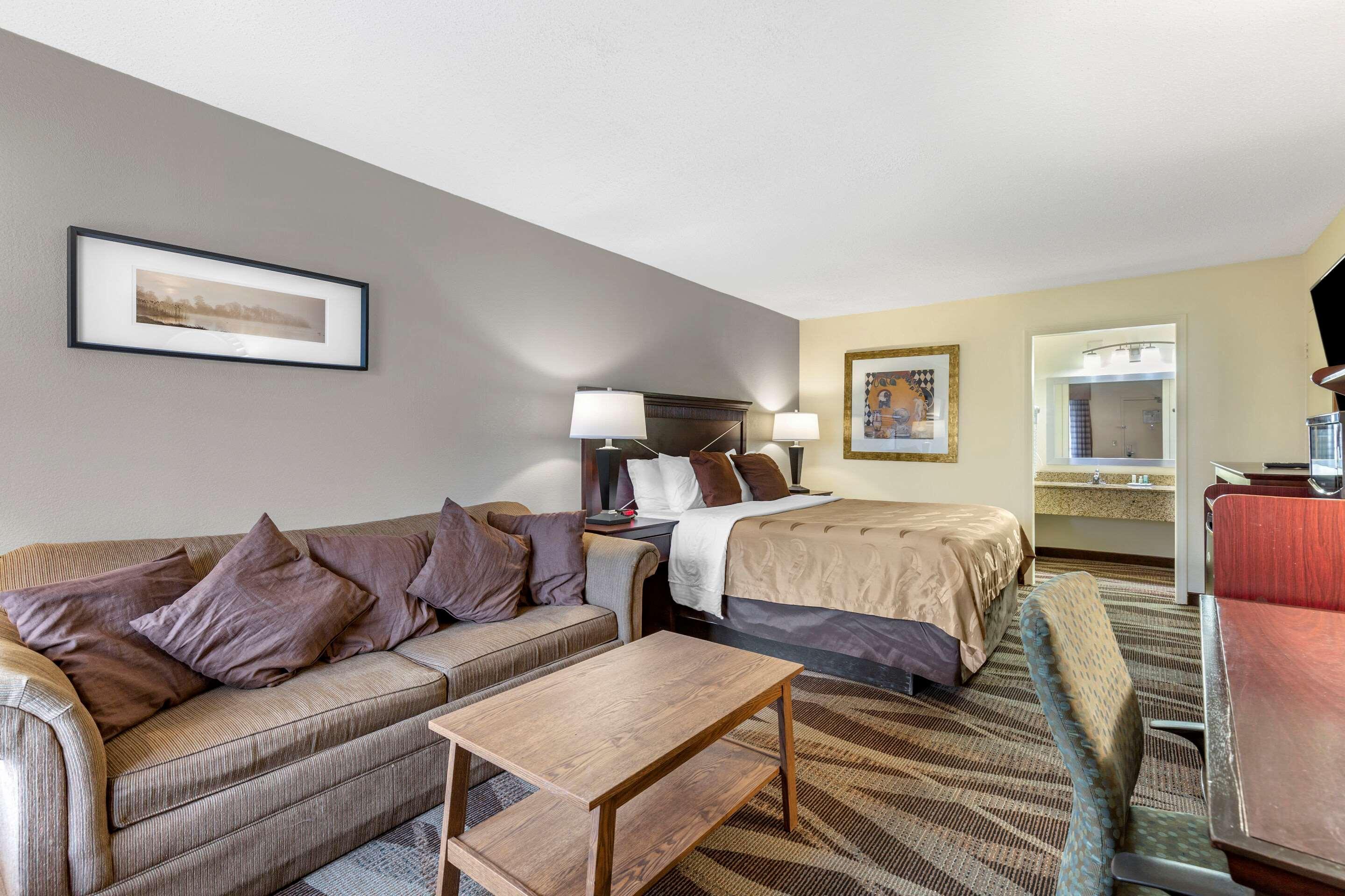 Quality Inn Windsor Mill Екстер'єр фото