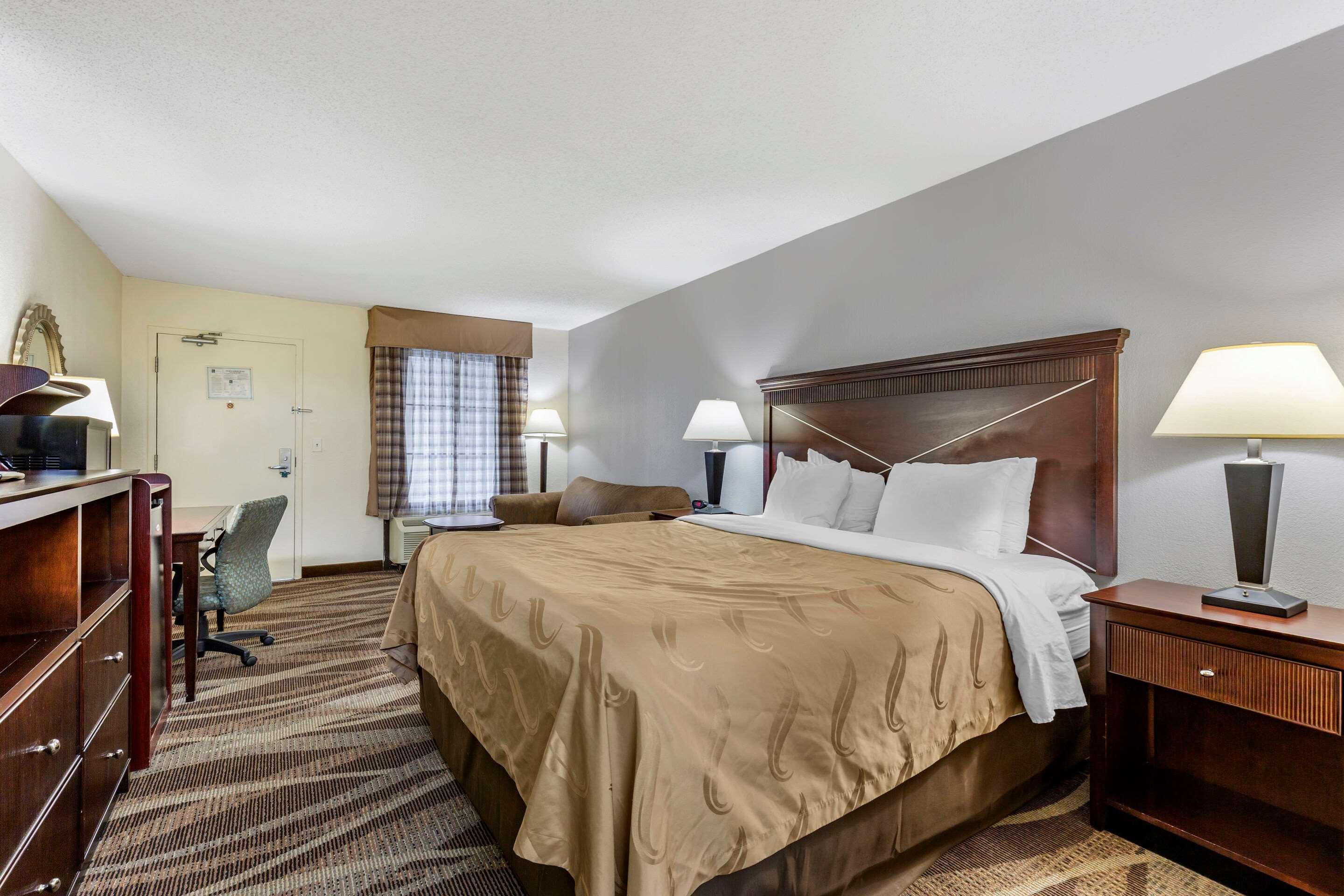Quality Inn Windsor Mill Екстер'єр фото
