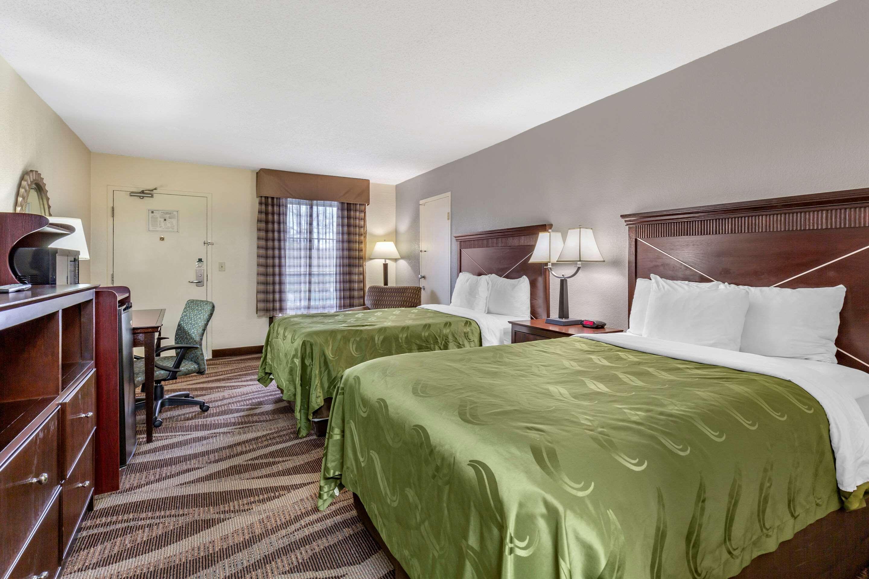 Quality Inn Windsor Mill Екстер'єр фото