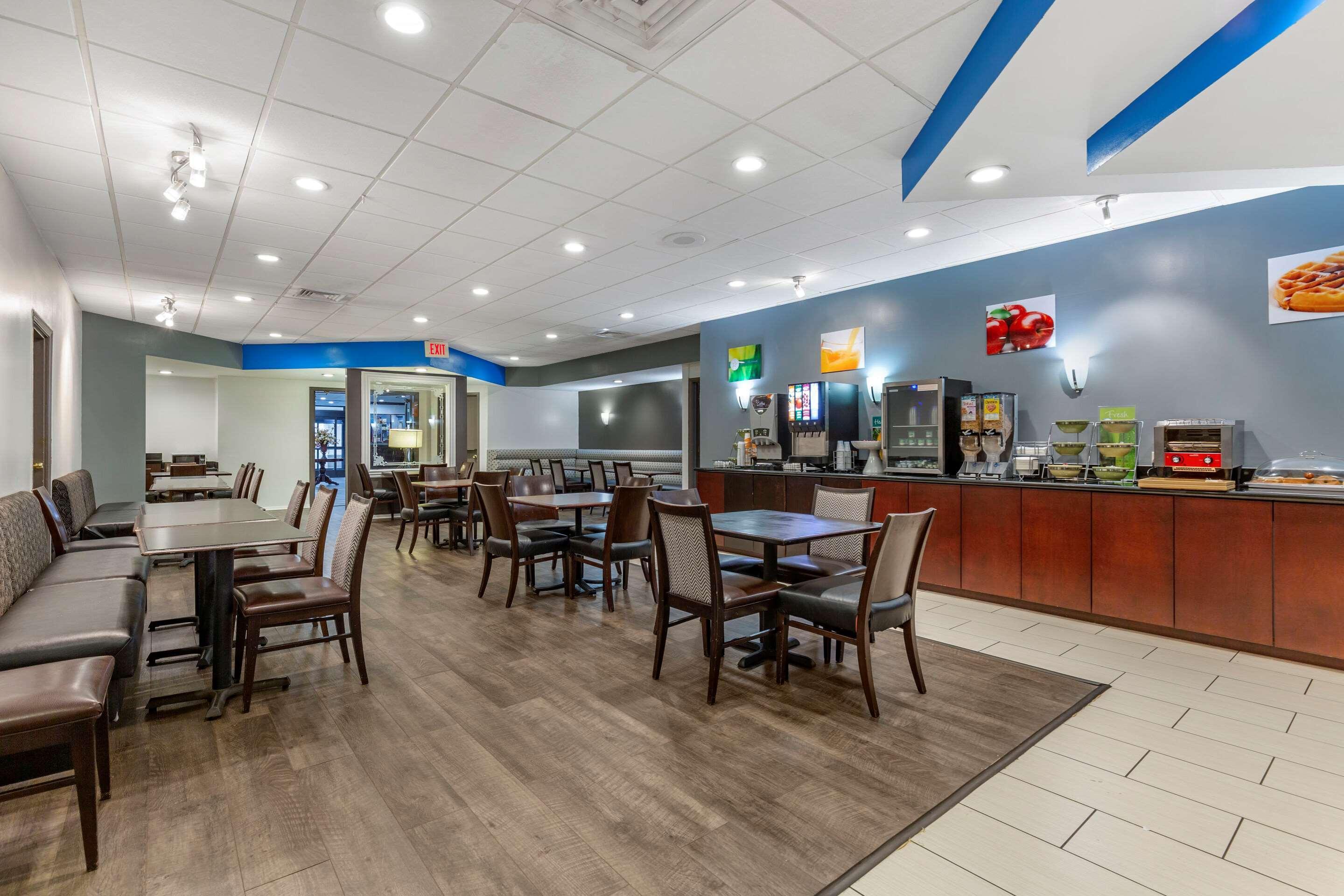 Quality Inn Windsor Mill Екстер'єр фото