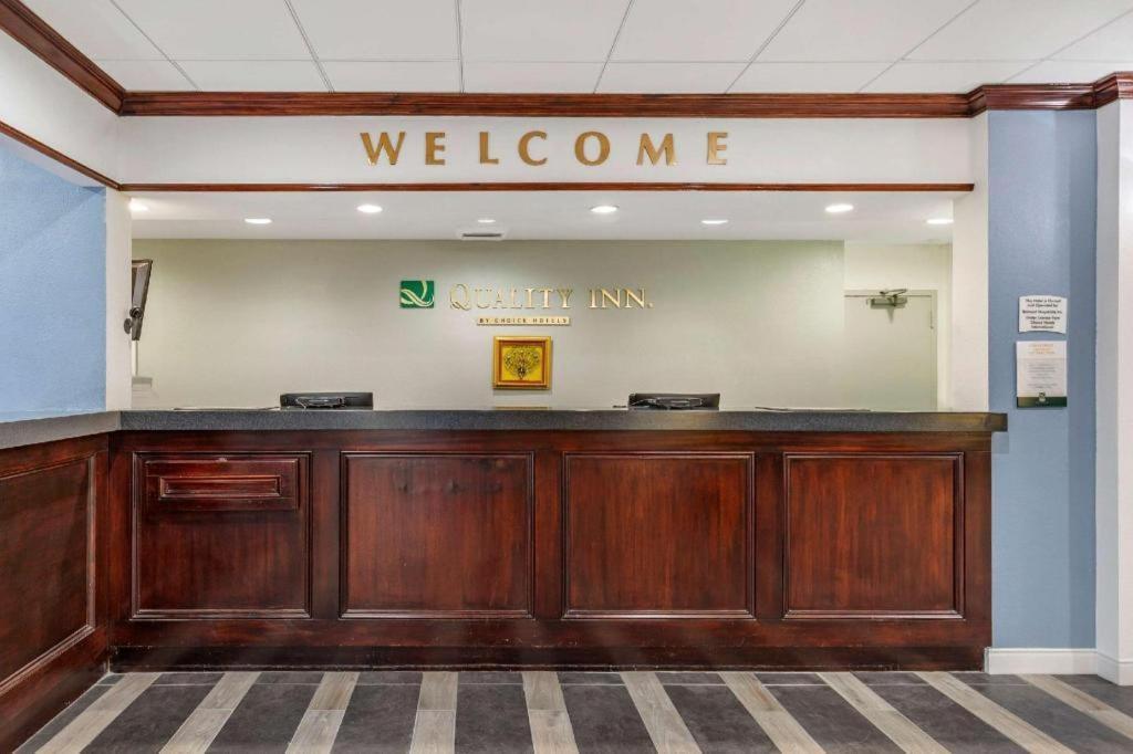 Quality Inn Windsor Mill Екстер'єр фото