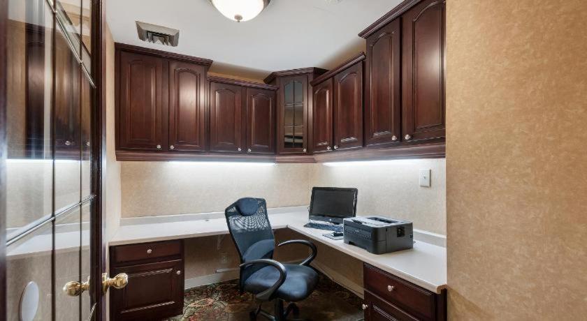 Quality Inn Windsor Mill Екстер'єр фото