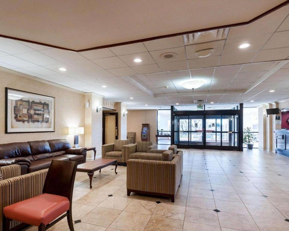 Quality Inn Windsor Mill Екстер'єр фото