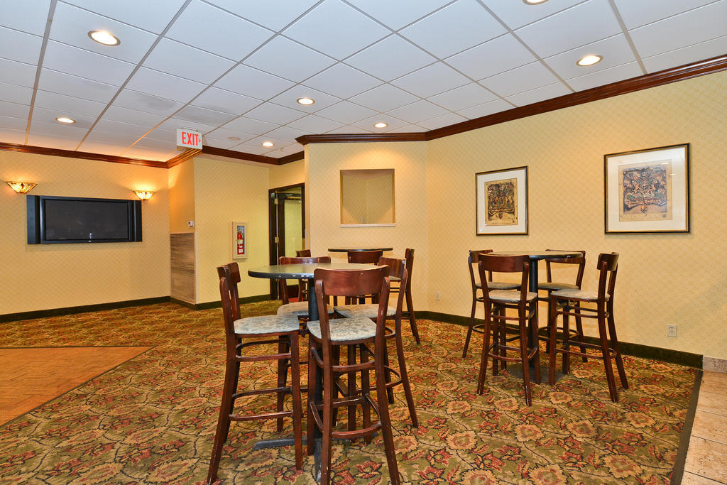 Quality Inn Windsor Mill Екстер'єр фото