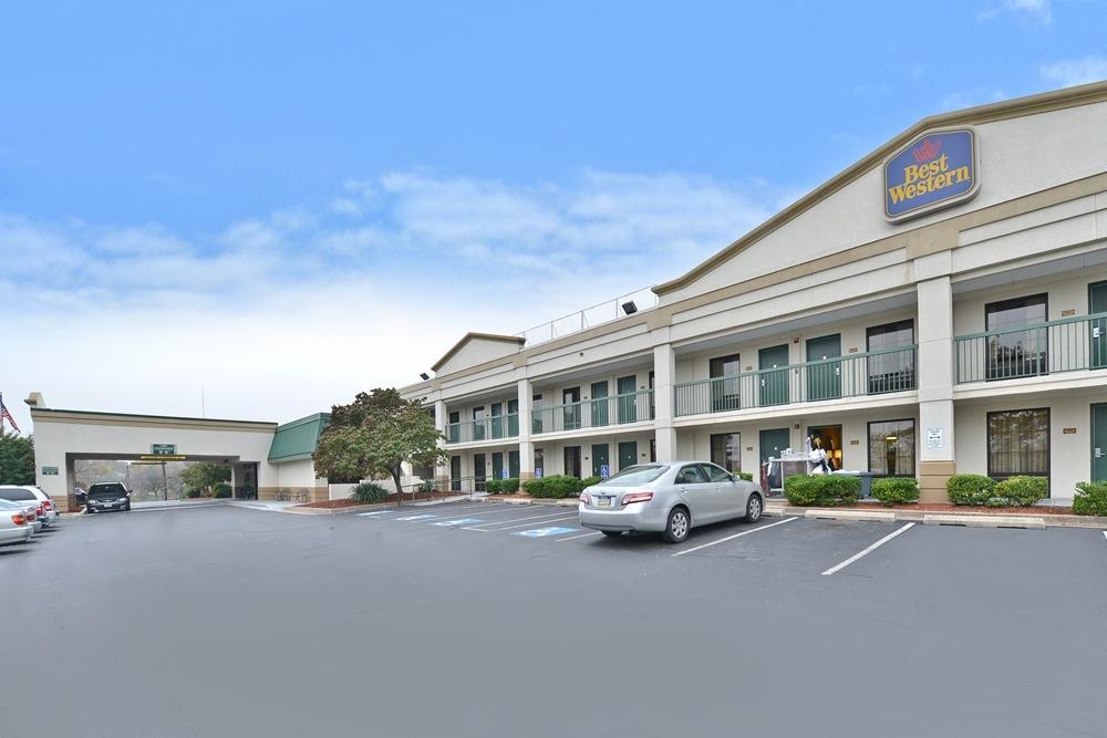 Quality Inn Windsor Mill Екстер'єр фото