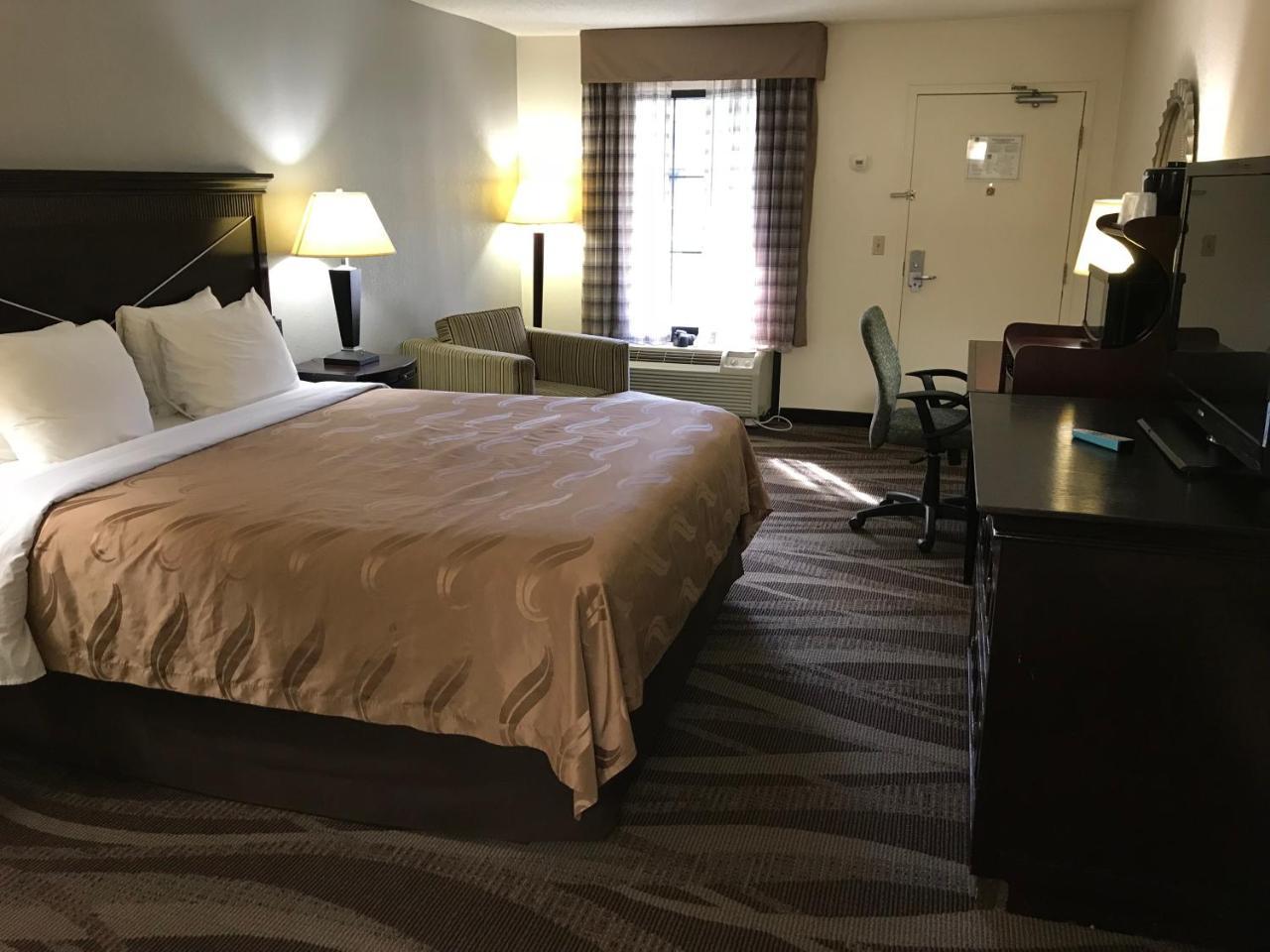Quality Inn Windsor Mill Екстер'єр фото